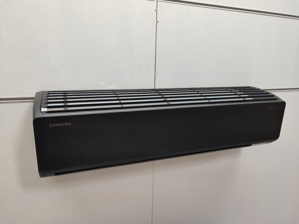 Samsung AR18CXFCAB 18000 Btu Wi-Fi WindFree Siyah Renk Klima görsel 3